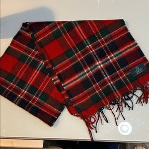 Gorgeous red, green black/blue lamsbwool Christmas holiday scarf Clans Scotland